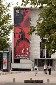 Bibliothèque Abbé-Grégoire à #Blois (#LoirEtCher) La bibliothèque est installée dans trois bâtiments regroupés en équerre sur la place Jean-Jaurès. Le plus haut abrite la bibliothèque, complété par un espace je...
Suite 👉 https://monumentum.fr/architecture-contemporaine-remarquable/acr0000423/blois-bibliotheque-abbe-gregoire
#Patrimoine #ArchitectureContemporaine
Photo CC-BY-SA 4.0 : ESPE RABIER