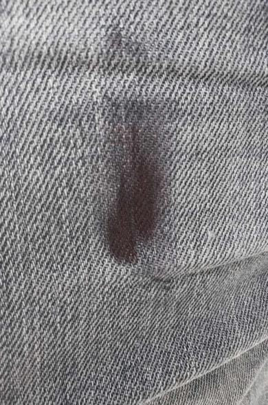 "Macchia" - Inchiostro su jeans 5x2cm. 
Edizione unica