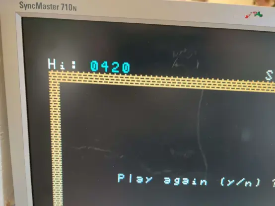 Top corner of the monitor that is running TMSnake. The text reads "Hi: 0420"