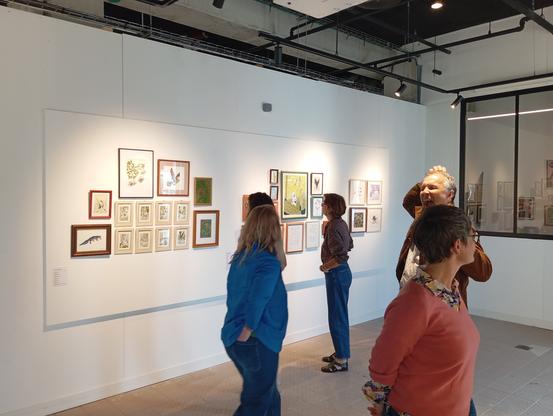 Pres de l'arbre 
Exposition