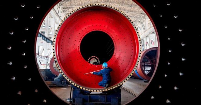 中国製造業ＰＭＩ、5月は8カ月ぶり50割れ　米関税が打撃＝財新 | ロイター