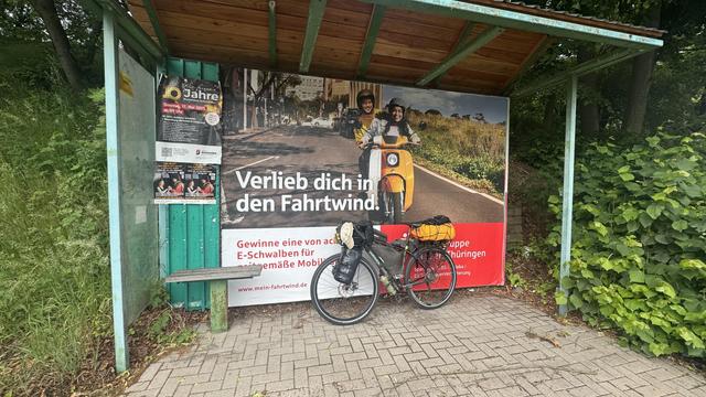 Total nett, extra die Bank verkürzt, damit man da ein Fahrrad parken kann