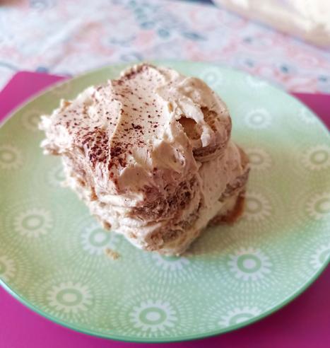 Delicious slice of @vaviurka's tiramisu with cocoa sprinkling on top.