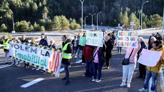 Veïns de Berga es van manifestar al gener per exigir la T-mobilitat (ACN/Laura Busquets)