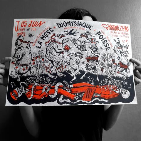 affiche de concert en noir et blanc réhaussé d'orange vif. Illustration d'une une farandole dionysiaque de bêtes dansant et jouant du tambourin et de la double-flute dans les narines. Il y a un cochon, une grenouille démesurée, un lievre, un bouc et un-e démon-e ayant des yeux à la place des coudes et des bouches à la place des genoux. Entre ces bestioles, un figuier et une vigne enfoncent leurs racines dans le sol, racines qui ont poussées sur les squelettes de chefs militaires, politiques et d'homme d'affaire : on voit le sous-sol en coupe. Un serpent est enroulé autour d'un squelette et s'écrit dans une bulle "Compost the capitalist and fascist scum!"