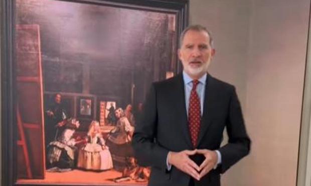 Felipe VI junto a 'Las Meninas' en el directo del Museo del Prado. (Museo del Prado/Instagram)