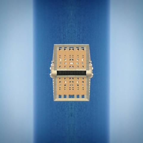 A symmetrical view of the sea and a building