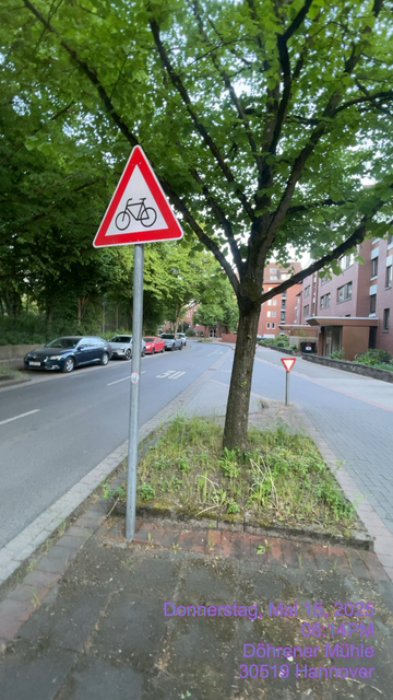 Wo ist Das Stopschild für den Reinen Anlieger MIV in der FröboseStrasse& Hst fehlt wissentlich da Gemäß des RadverkehrsPlan 3.0 zur Förderung der Klimatischen Ziel mehr Alltäglichen Radverkehr die Rote Farbe im Kreuzungsbereich