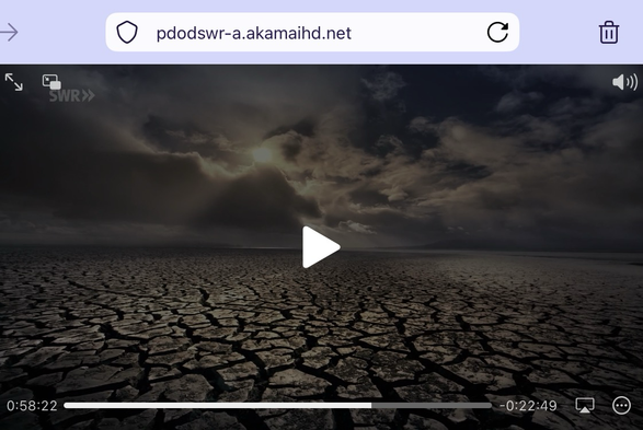 Rissiger Grund eines ehemaligen Sees als Folge ausbleibenden Regens.