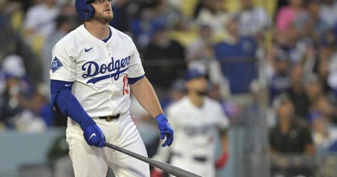 Max Muncy's two homers make up for his error in Dodgers' win over Mets