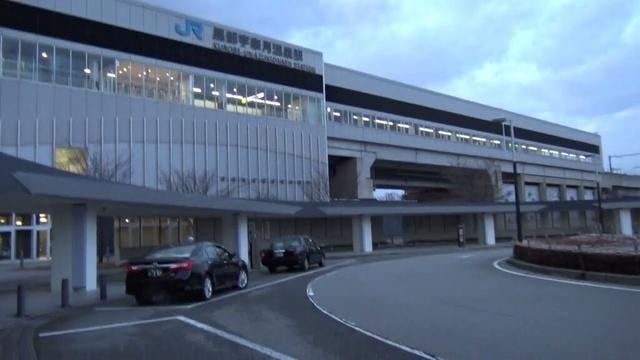 夕暮れの北陸新幹線「黒部宇奈月温泉駅」東口駅前の風景