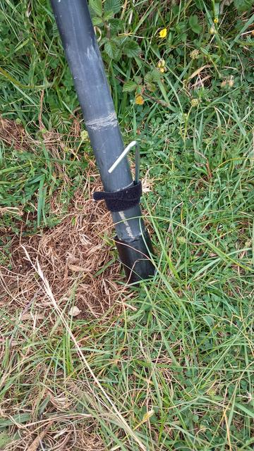 The bottom end of the fishing rod (antenna support) showing a tent peg attached to the rod with a velcro strap, to prevent it from moving.