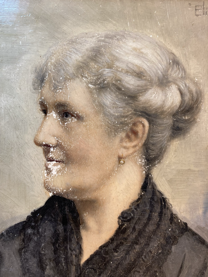 Portret van een vrouw en profil, met witte plekjes wat duidt op ververlies