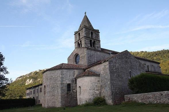 Eglise abbatiale Sainte-Marie à #Léoncel (#Drôme) Construction XIIe siècle, 1er quart XIIIe siècle. Eglise abbatiale Sainte-Marie (ancienne) : classement par liste de 1840.
Suite 👉 https://monumentum.fr/monument-historique/pa00116972/leoncel-eglise-abbatiale-sainte-marie
#Patrimoine #MonumentHistorique
Photo CC-BY-SA 4.0 : Reinhardhauke
