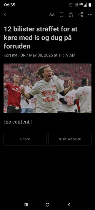 Billede af fodbold. Nyhed om politirazzia.