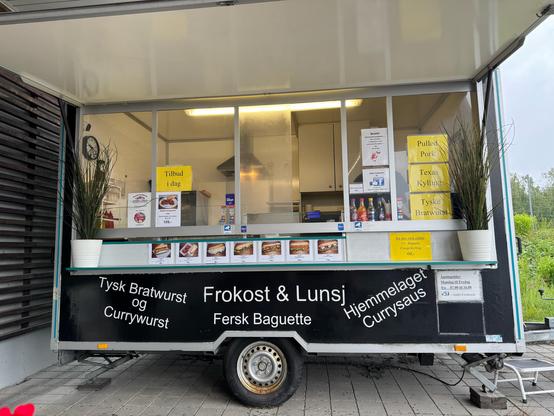 Andi’s pølsevogn på Skedsmokorset.