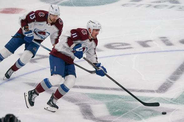 Colorado Avalanche Lock-up Free Agent Centre