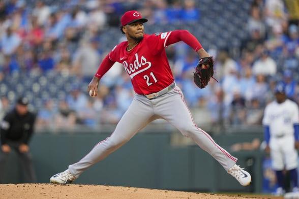 Reds Lose Hunter Greene to Groin Injury, Bring Back Former Red