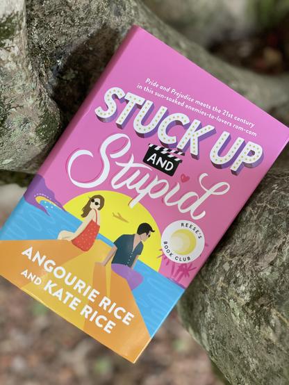 Stuck Up and Stupid
Angourie Rice
Kate Rice
Candlewick
Publication date : May 6, 2025
📔 384 pages, Hardcover