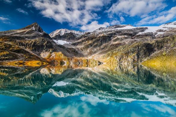Mirrors-Mountains-des-montagnes-en-reflets-dans-des-lacs-par-Mikolaj-Gospodarek-1