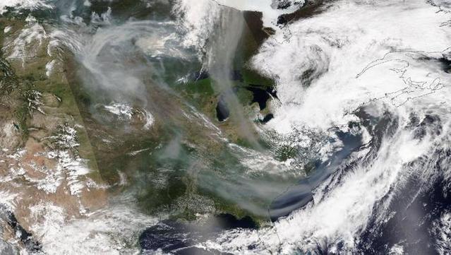 El fum dels incendis del Canadà envaeix part dels Estats Units (MODIS / NASA)