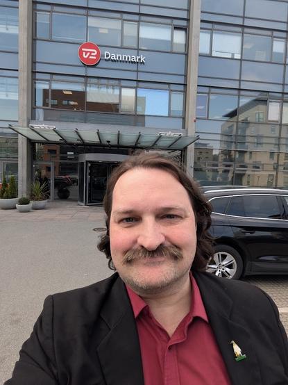 Peter Brodersen foran TV 2 Danmark på Teglholmen