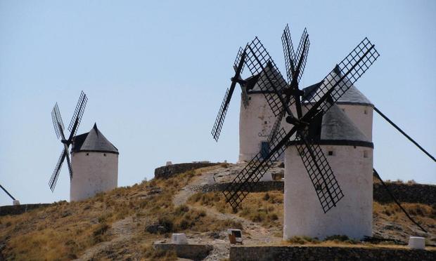 Una imagen de archivo de unos molinos en Castilla La Mancha (Pixabay)