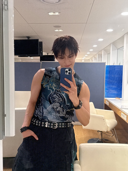 DK taking selfies backstage at MCountdown. Squishee face, much cute!