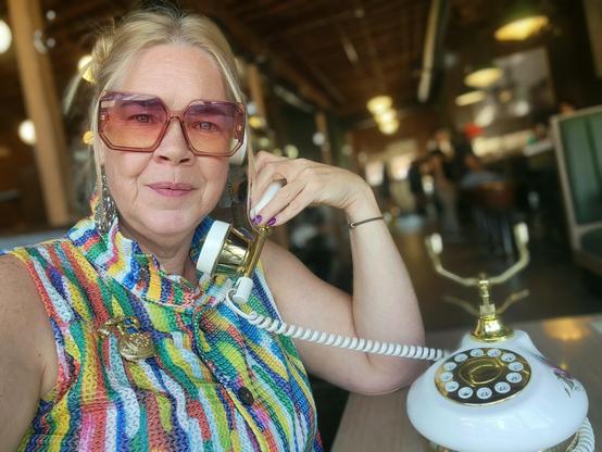 Selfie Ho calls her Representatives.
