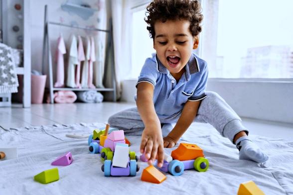 Psicólogo alerta que infância sem brincadeira impacta na saúde mental: brincar é uma estratégia fundamental para desenvolvimento cognitivo, emocional e social