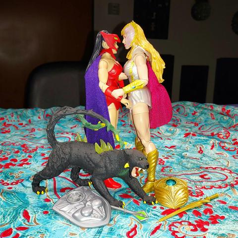 Masters of the Universe Masterverse New Etheria She-Ra kisses Masterverse Catra