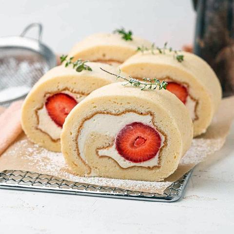 Gâteau roulé aux fraises