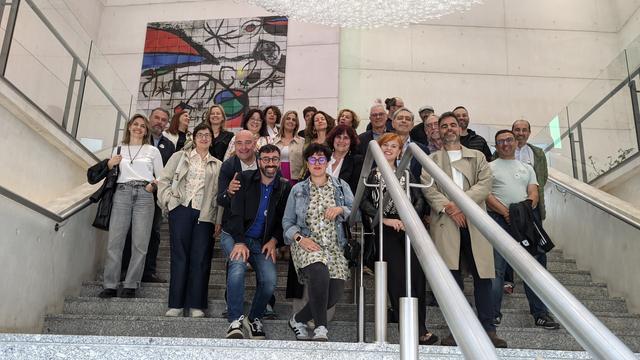 Fotografia no museo Artium de membros das directivas das entidades que forman parte de Fesabid