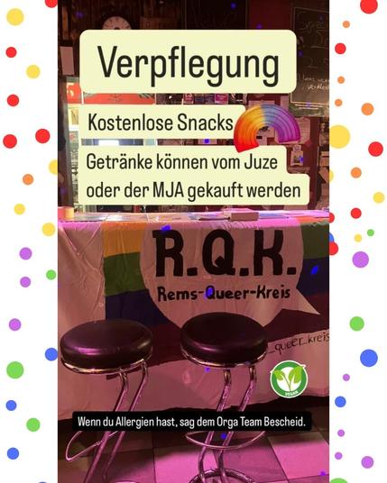 Das Bild zeigt die Theke im Juze Backnang, sowie den Text: "Verpflegung: Kostenlose Snacks. Getränke können vom Juze oder der MJA gekauft werden. Wenn du Allergien hast, sag dem Orga Team Bescheid."