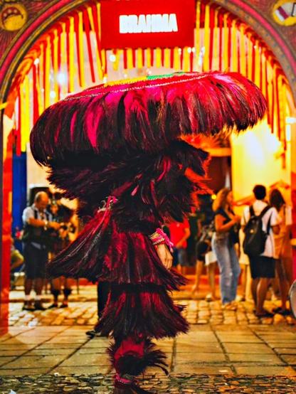 Brilho do Boi de Maracanã toma conta 'São João da Brahmosidade', do Centro Histórico de São Luís: marca promove noite de celebração no Bar do Porto com performance e edição temática que homenageia cultura nordestina