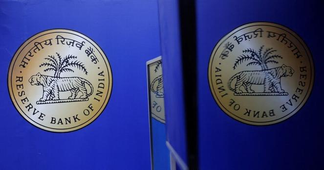インド中銀が予想外の大幅利下げ、景気支援へ　預金準備率も下げ | ロイター