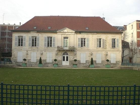 Maison des Gardes de l'ancien château à #Arcueil (#ValDeMarne) Construction XVIIe siècle. Façades : inscription par arrêté du 10 avril 1929.
Suite 👉 https://monumentum.fr/monument-historique/pa00079848/arcueil-maison-des-gardes-de-lancien-chateau
#Patrimoine #MonumentHistorique
Photo CC-BY-SA 4.0 : Auteur inconnu