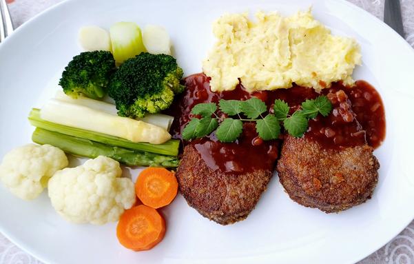 Das Essen ist serviert.