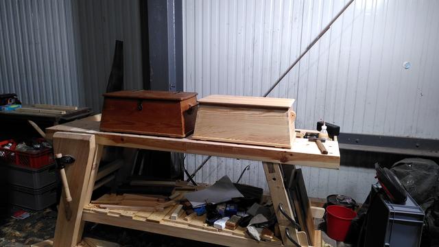 The new chest stood next to the original. I managed to get the size and proportions almost completely correct. Only the height is missing a couple millimeters, on account of not adding enough extra material to plane the bevel on the top and bottom edge.