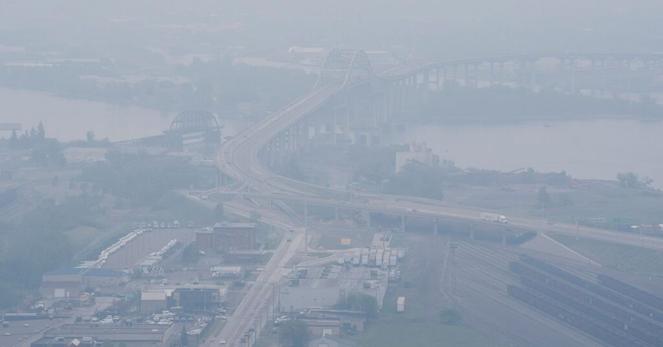 カナダ山火事の噴煙が米中西部に広がる、大気汚染による健康被害懸念 | ロイター