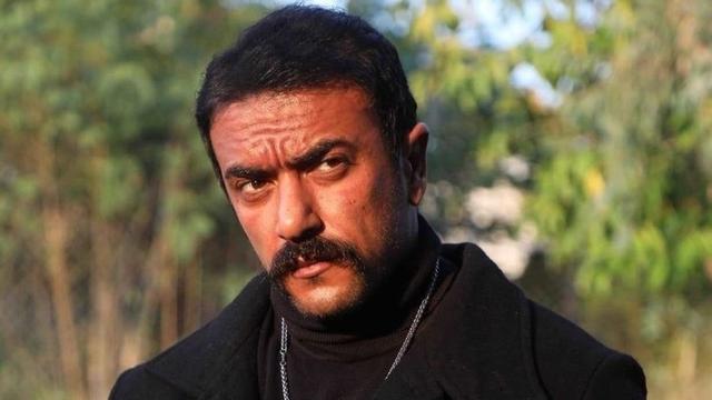 تدافع جماهيري خلف أحمد العوضي.. ماذا حدث؟