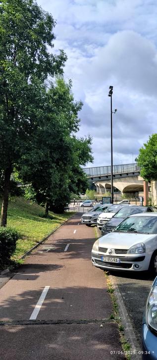 Sur l'itinéraire de la Loire à vélo, le stationnement est toujours disponible et offert par la mairie et les oppositudes