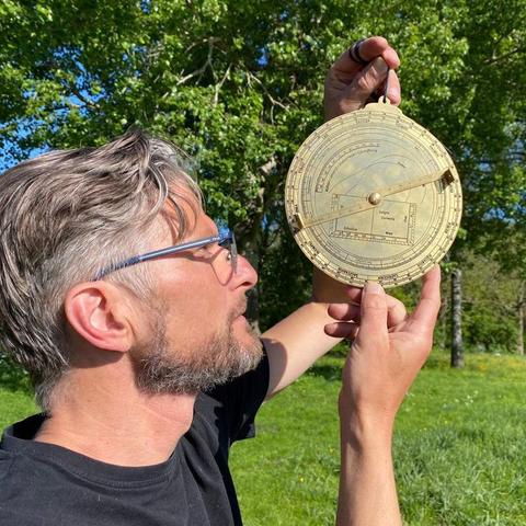 Astrolabe, the celestial stars in your hand.