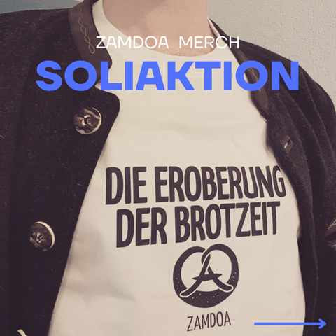 Überschrift: Zamdoa Merch SOLIAKTION
Bild: Eine Person mit Fokus auf die Brust in einem weißen T-Shirt. Das Shirt hat die Aufschrift "Die Eroberung der Brotzeit". Darunter eine Brezel und die Aufschrift "Zamdoa"
