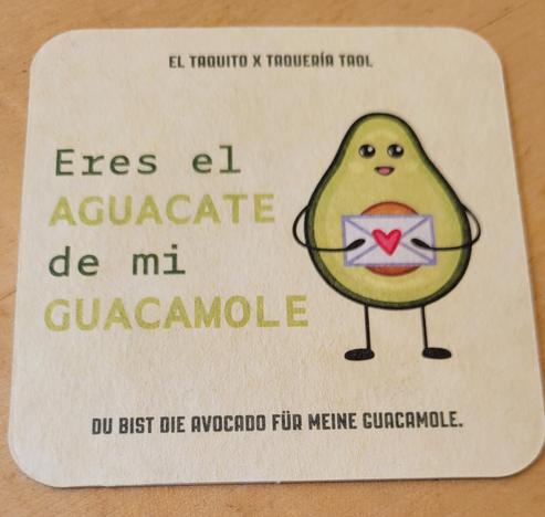 Sous-verre d'un restaurant mexicain où il est écrit en espagnol et en allemand "tu es l'avocat de mon guacamole"