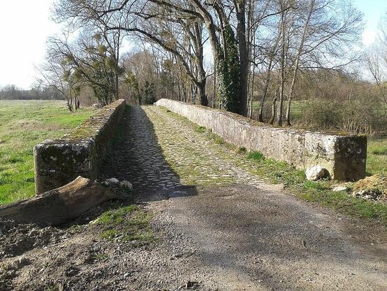 Pont Saint-Michel et ponts sur le Cosson dits chastrés ou chartrains (également sur communes de Saint-Gervais-la-Forêt et Vineuil) à #Blois (#LoirEtCher) Les ponts Saint-Michel sont mentionnés en 1202 ; les pon...
Suite 👉 https://monumentum.fr/monument-historique/pa41000037/blois-pont-saint-michel-et-ponts-sur-le-cosson-dits-chastres-ou-chartrains-egalement-sur-communes-de-saint-gervais-la-foret-et-vineuil
#Patrimoine #MonumentHistorique
Photo CC-BY-SA 4.0 : Tilvaro