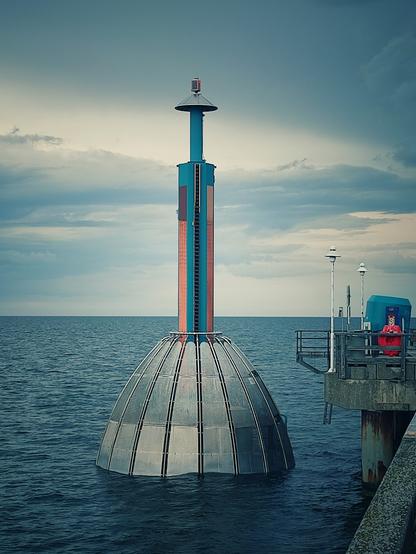 Untergetauchte Tauchglocke am Ende der Seebrücke in Zinnowitz