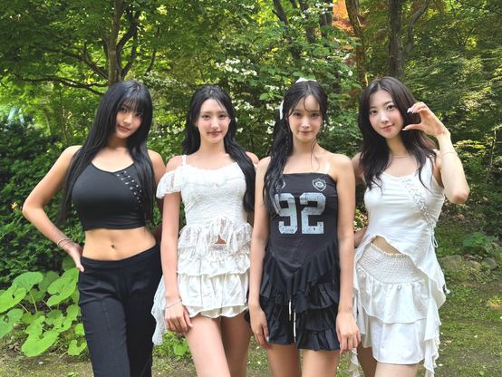 H1-Key Group Photo in the park