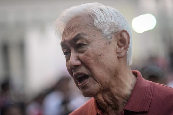 <p>MANILA, Philippines – Exiled senior adviser to the National Democratic Front of the Philippines (NDFP) Luis &#8220;Louie&#8221; Jalandoni has passed away, the Communist Party of the Philippines (CPP) announced on Saturday, June 7. He was 90 years old.</p>



<p>&#8220;It is with deep sorrow that we announce the passing of Ka Louie Jalandoni, beloved by the masses, a true internationalist, revolutionary leader, and stalwart of peace. Ka Louie passed away peacefully at around 9:05 in the morning in Utrecht, the Netherlands (3:05 pm Philippine time) on June 7, 2025,&#8221; the CPP said.</p>



<p>Jalandoni is the latest CPP-NDFP leader to have passed on after the deaths of NDFP peace negotiating panel chairman <a href="https://www.rappler.com/philippines/fidel-agcaoili-dies/" rel="noreferrer noopener" target="_blank">Fidel Agcaoili in 2020</a> and <a href="https://www.rappler.com/philippines/communist-party-philippines-founder-jose-maria-sison-dies/" rel="noreferrer noopener" target="_blank">CPP founder Jose Maria &#8220;Joma&#8221; Sison in December 2020.</a></p>



<p>“In his final moments, Ka Louie was surrounded by comrades, his wife Ka Coni, and his family. The Central Committee of the Communist Party of the Philippines expresses its condolences to Ka Louie’s family, whose love, strength, and support accompanied him through decades of service to the Filipino people’s revolutionary cause,” the CPP added.&nbsp;</p>



<p>Like other NDFP and CPP advisers and leaders, Jaland