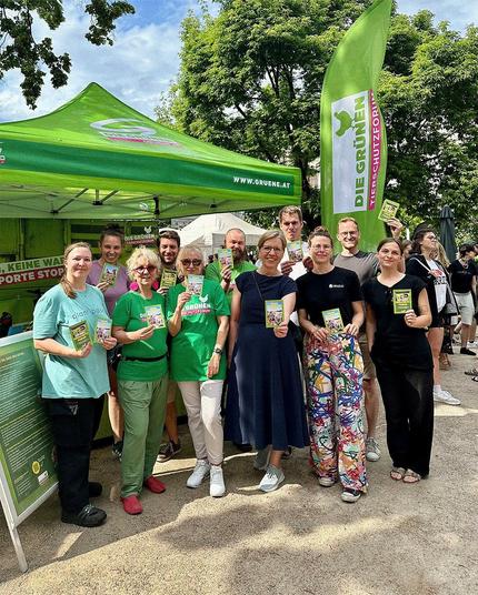 Gruppenfoto mit allen Beteiligten